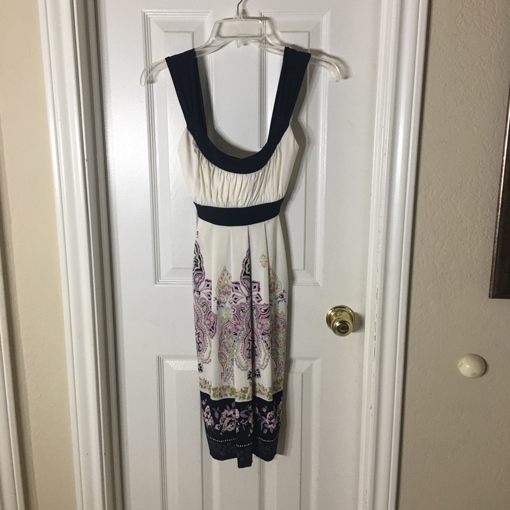 Trixxi Dress - Picture 13 of 16